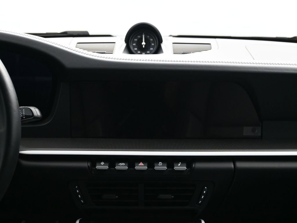 Certified 2025 Porsche 911 Carrera image 9