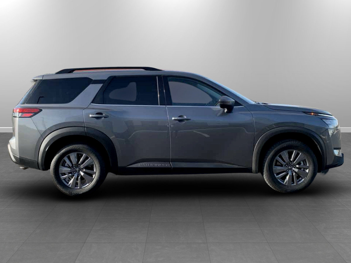 Used 2024 Nissan Pathfinder SV FWD image 8