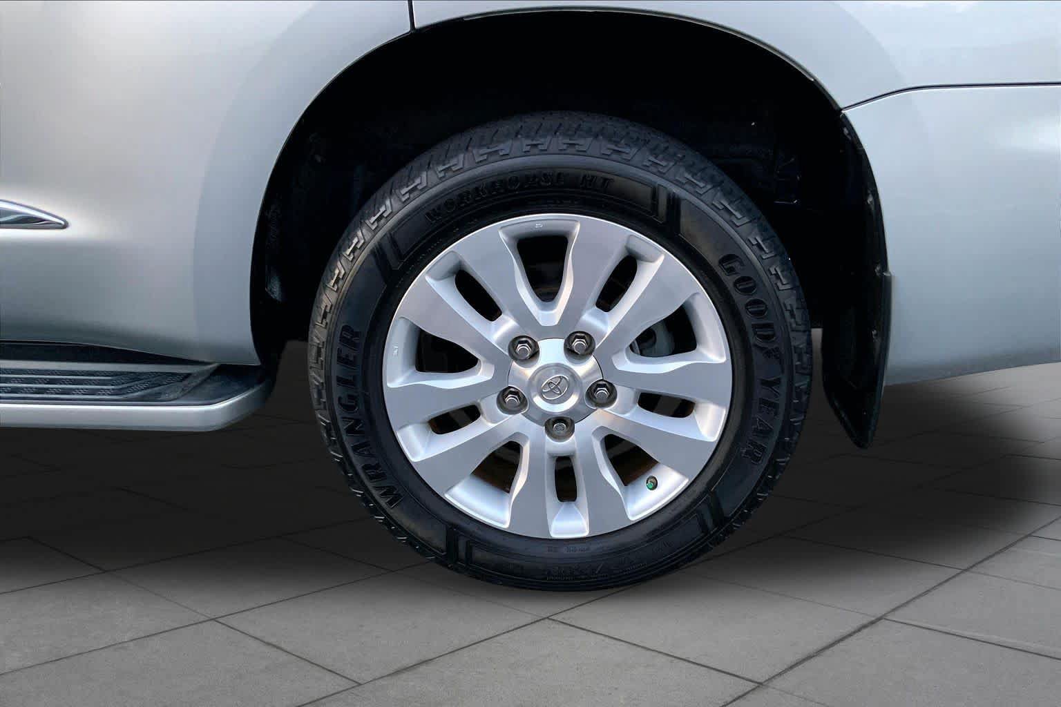 Used 2020 Toyota Sequoia Platinum RWD image 10