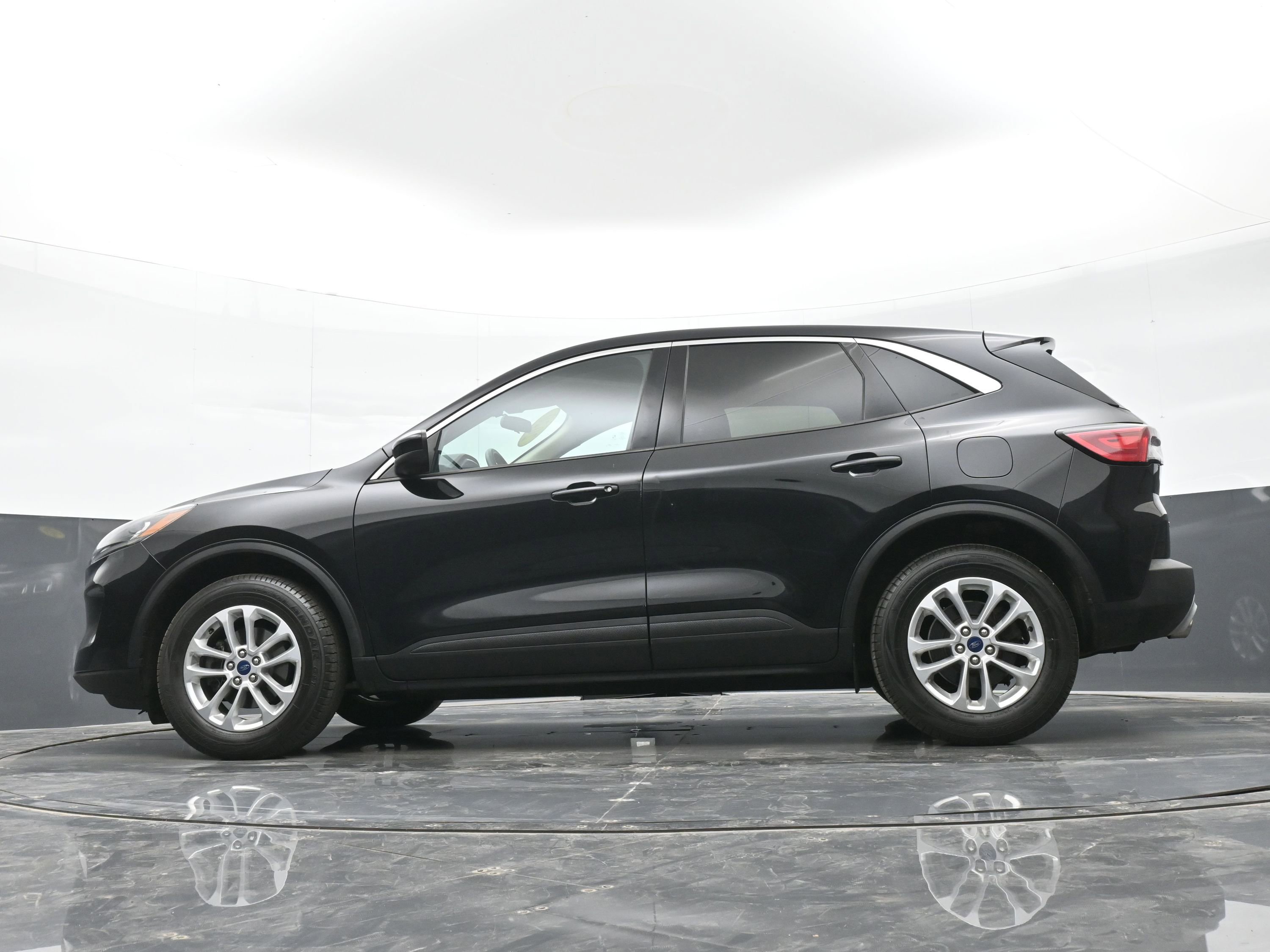 Used 2020 Ford Escape SE image 45