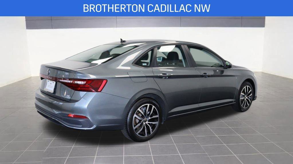 Used 2025 Volkswagen Jetta SE image 7