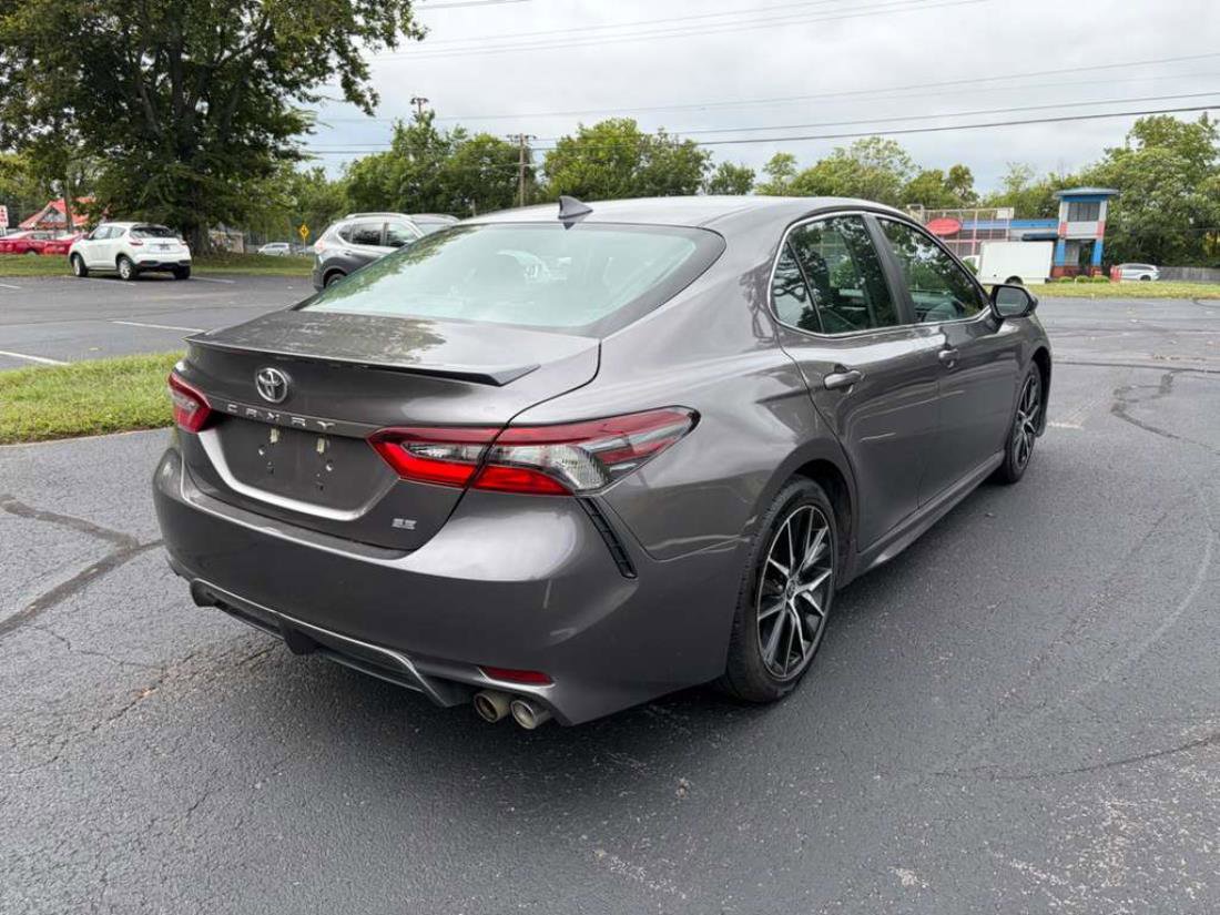 Used 2023 Toyota Camry SE image 4