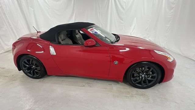 Used 2017 Nissan 370Z Touring RWD image 2