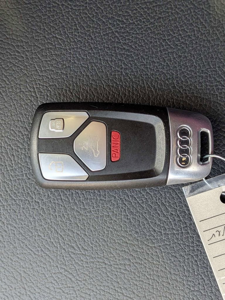 Used 2020 Audi Q5 2.0T Titanium Premium Plus AWD/4WD image 28