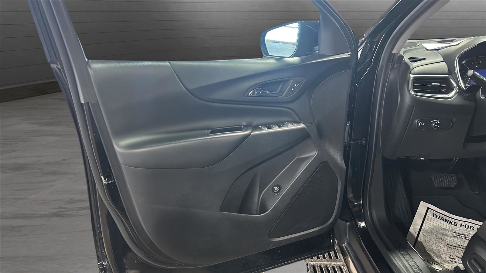 Used 2023 Chevrolet Equinox LT image 12