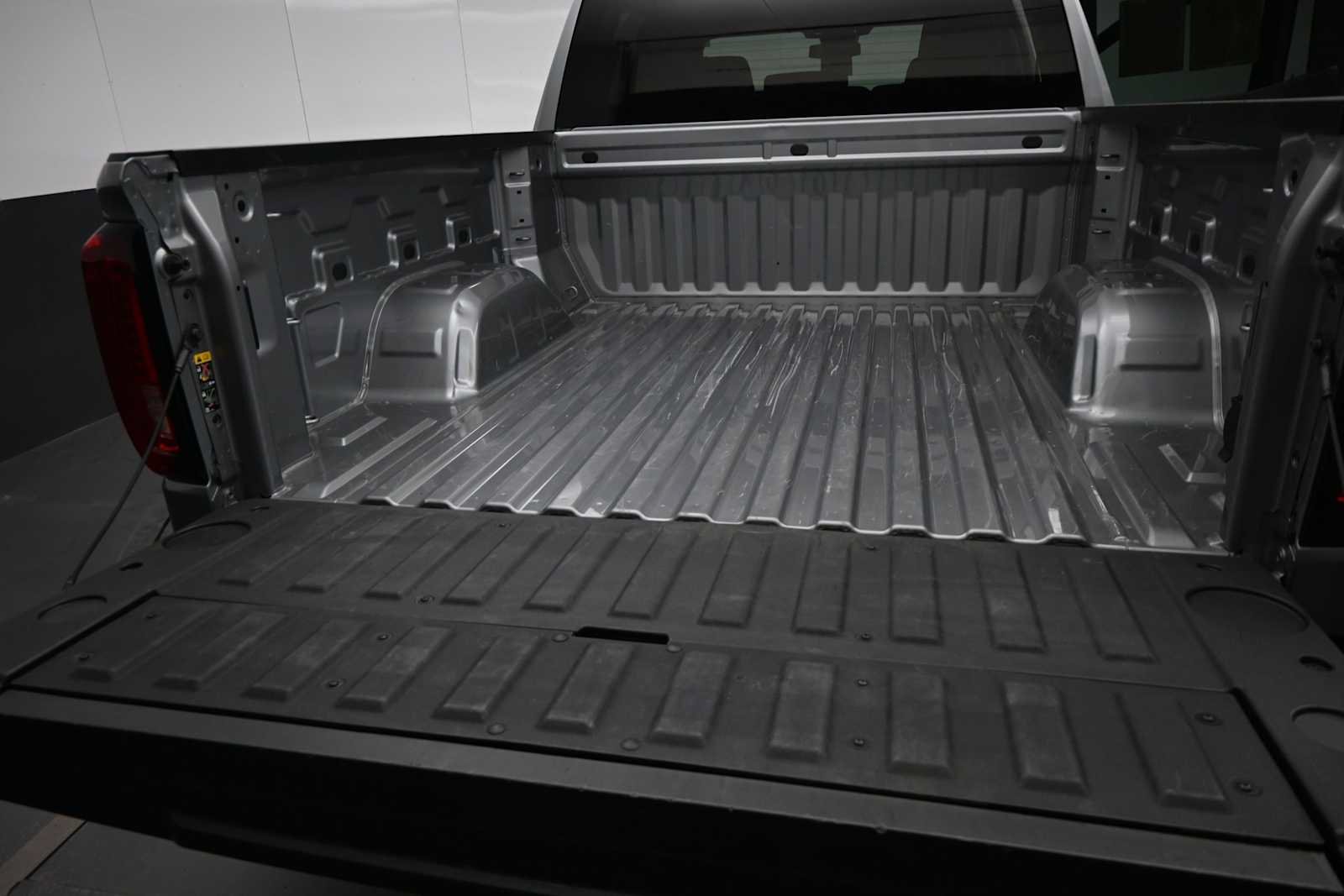 Used 2026 GMC Sierra 1500 SLT AWD/4WD image 16