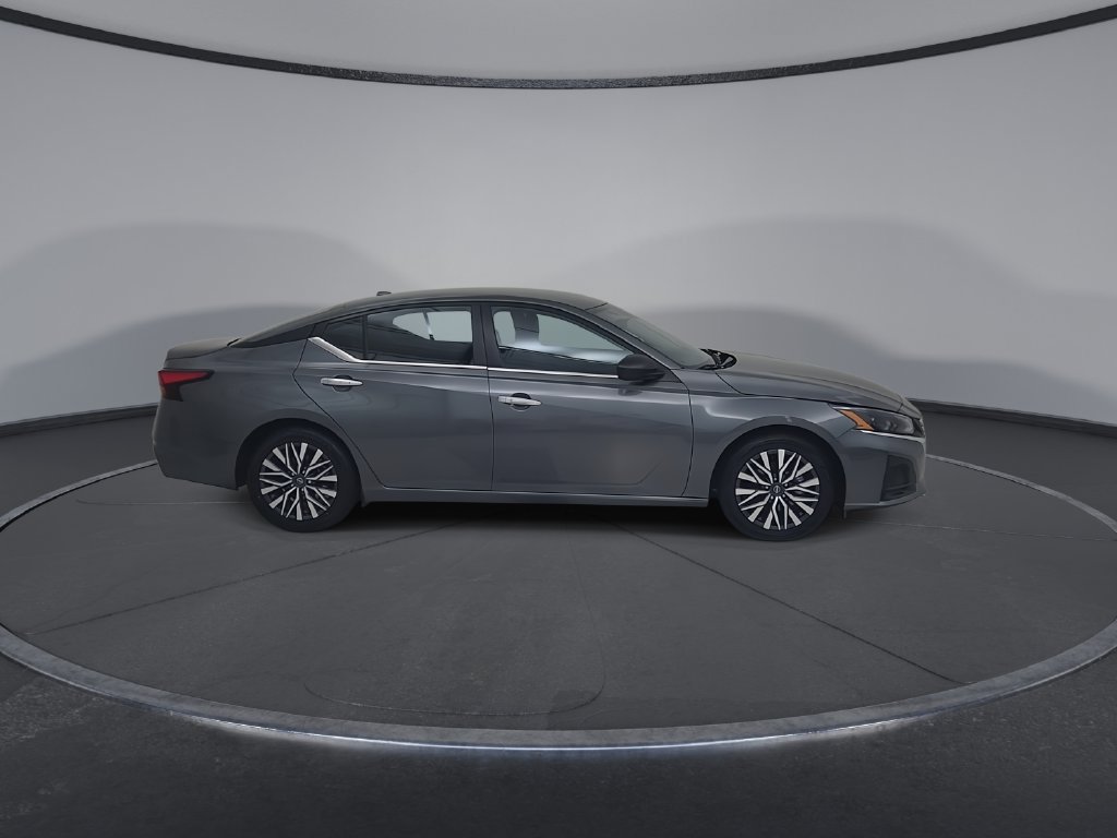 Used 2025 Nissan Altima 2.5 SV FWD image 19