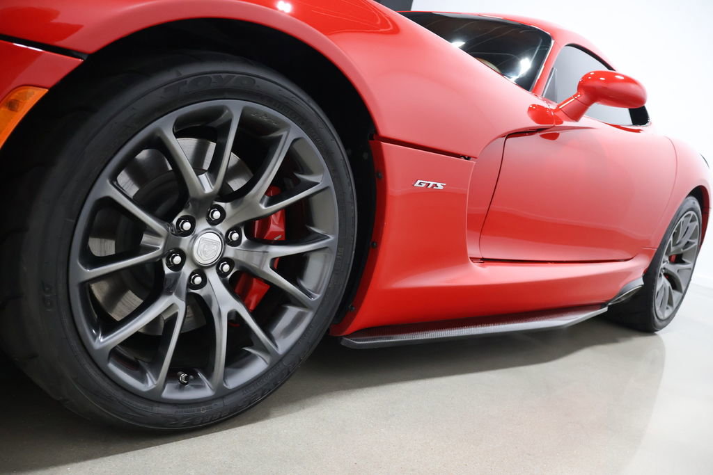 Used 2013 SRT Viper GTS w/ GTS Laguna Interior Pkg image 18