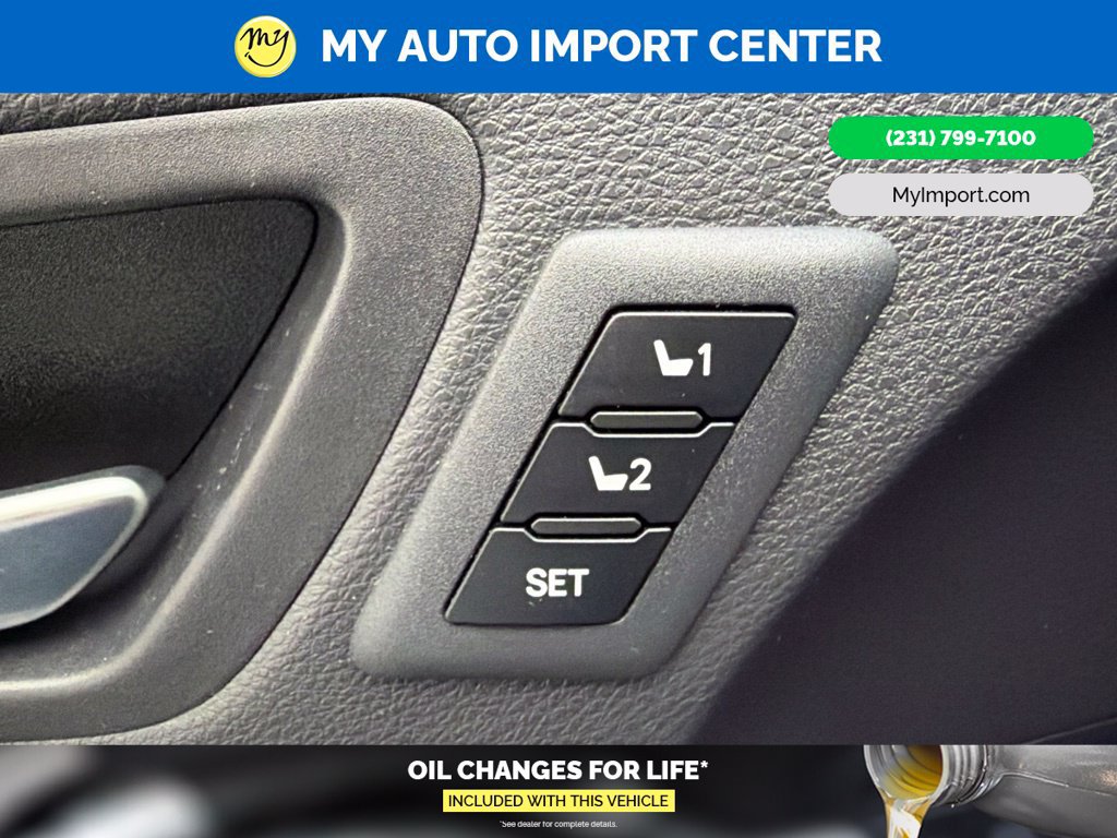 Used 2025 Toyota Sienna Limited AWD/4WD image 9