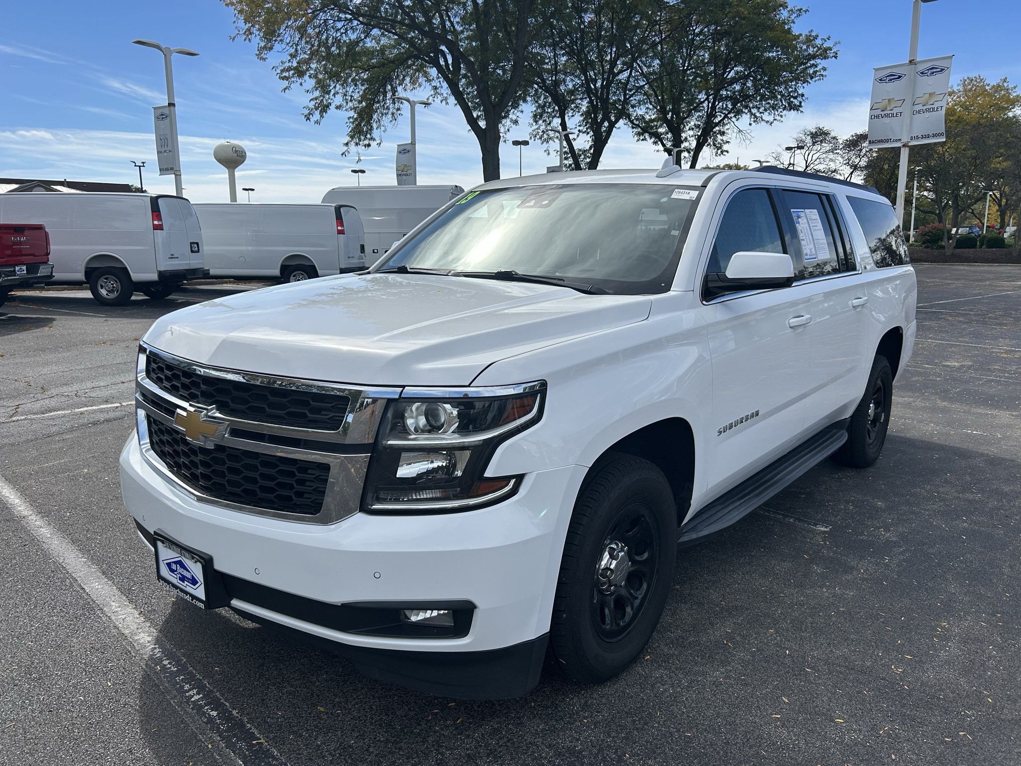 Used 2019 Chevrolet Suburban LT RWD image 3