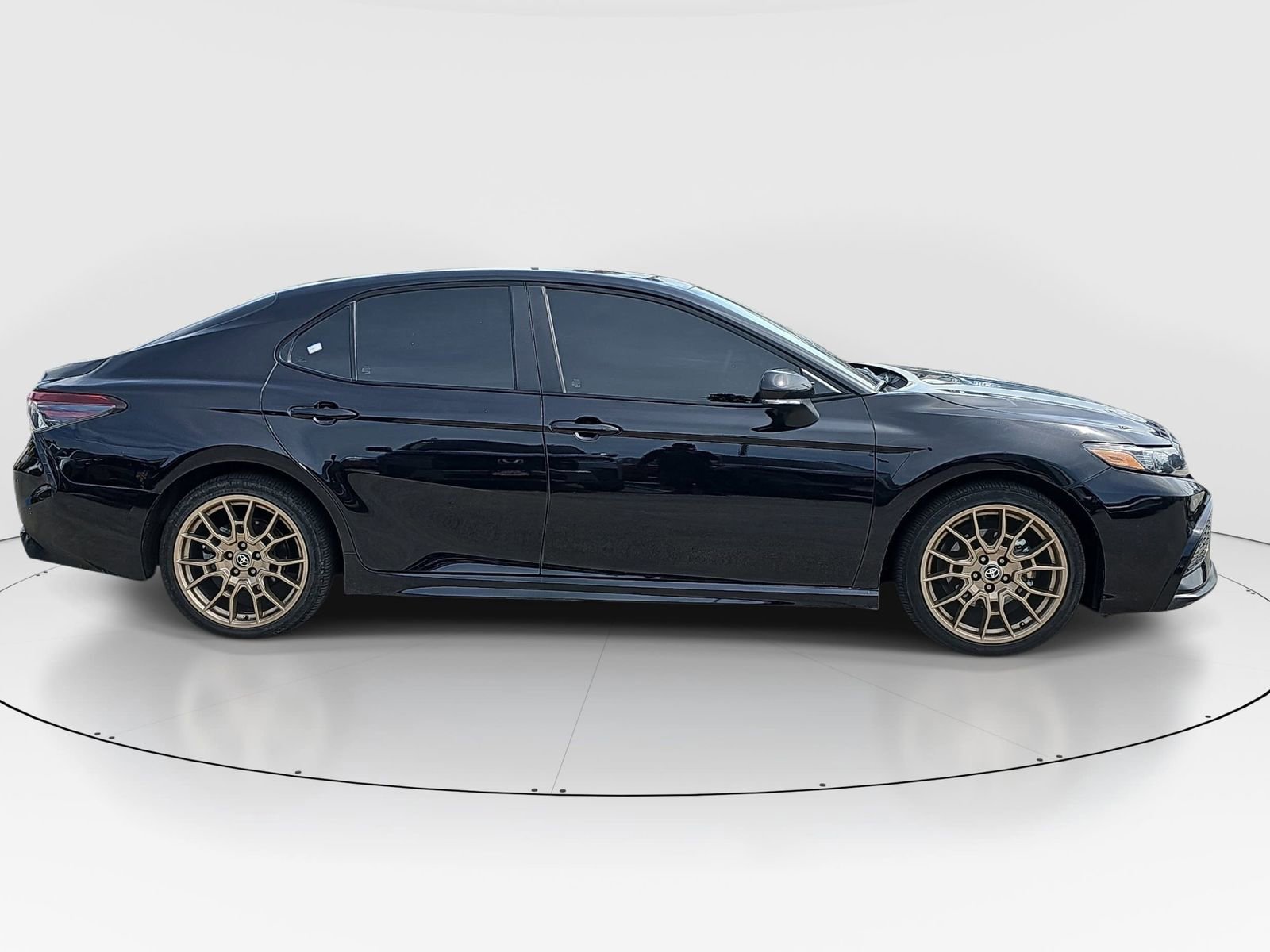 Used 2024 Toyota Camry SE w/ Convenience Package FWD image 4
