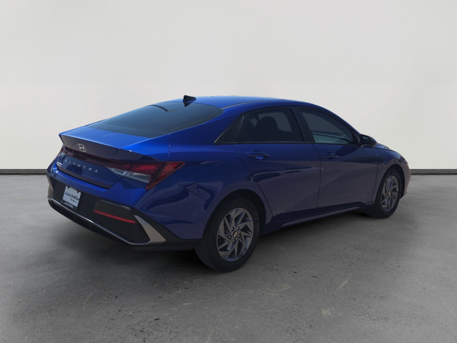 Used 2024 Hyundai Elantra SEL FWD image 5