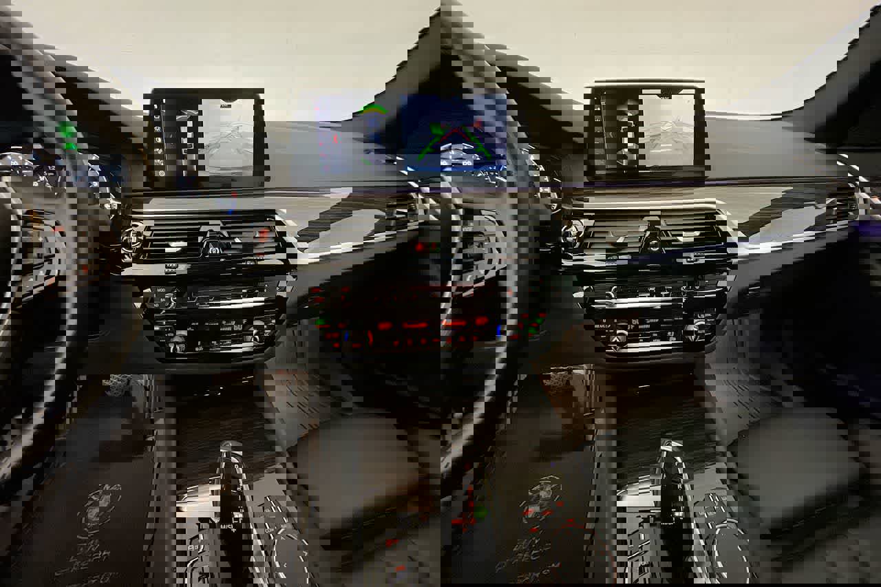 Used 2019 BMW 530i xDrive w/ Convenience Package AWD/4WD image 17