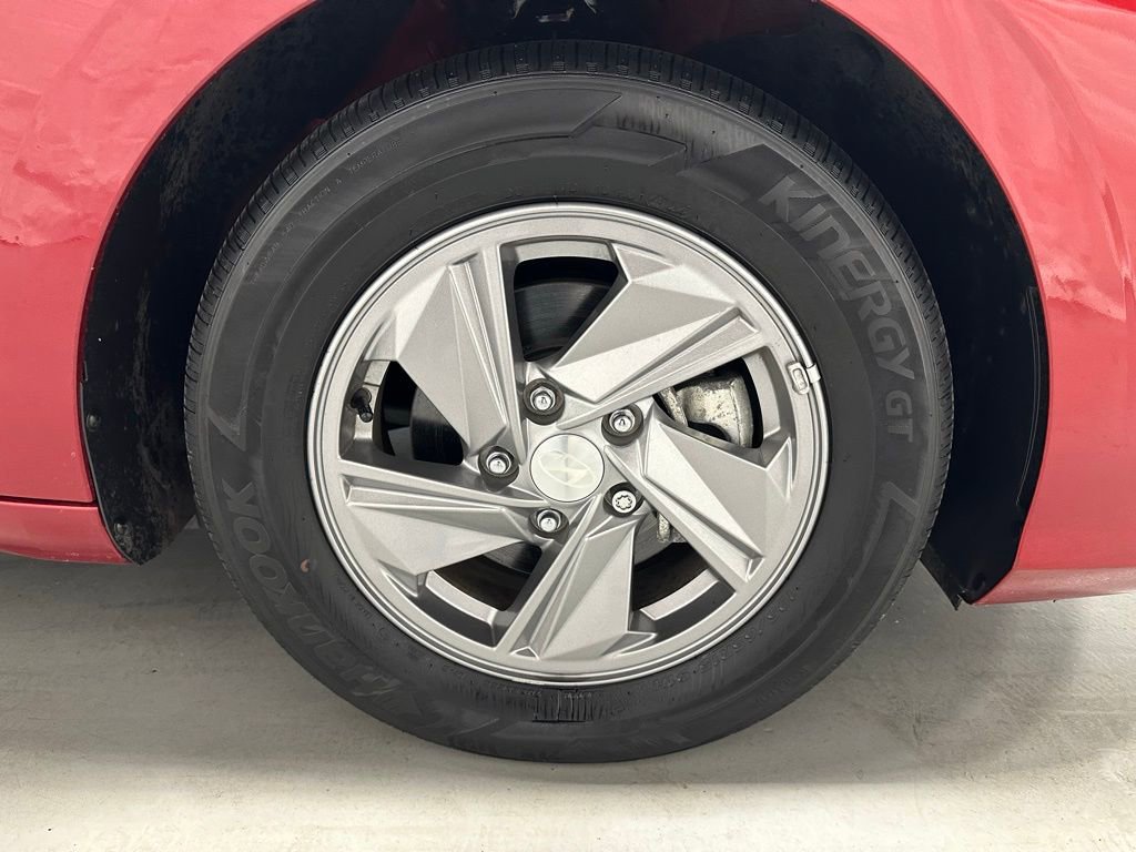 Used 2025 Hyundai Elantra SE FWD image 58