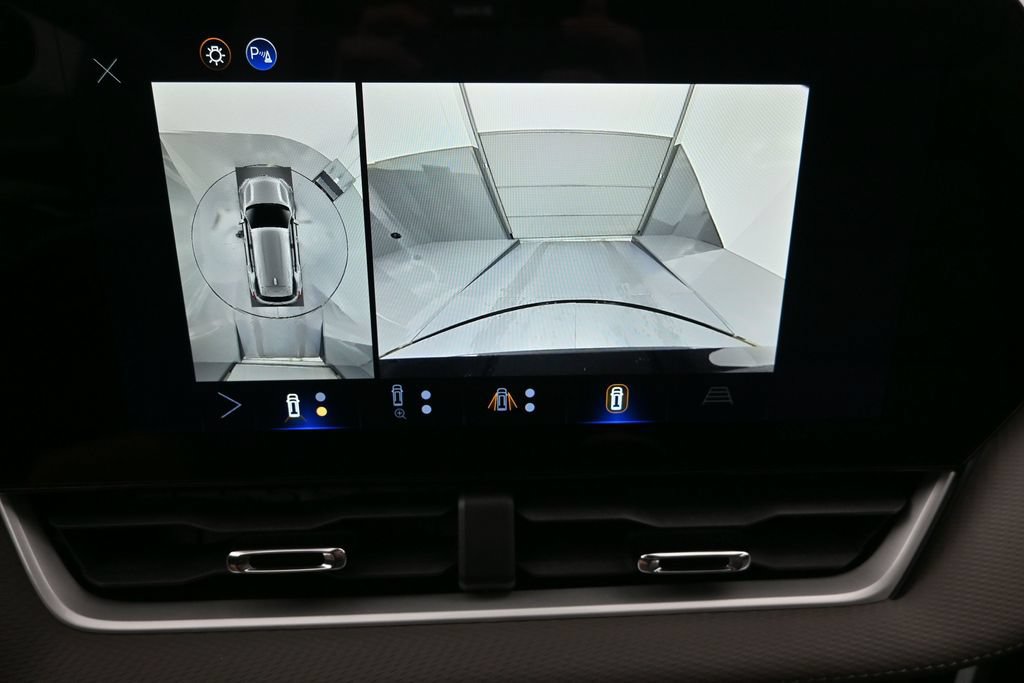 Certified 2025 Chevrolet Equinox LT w/ Convenience Package II FWD image 17