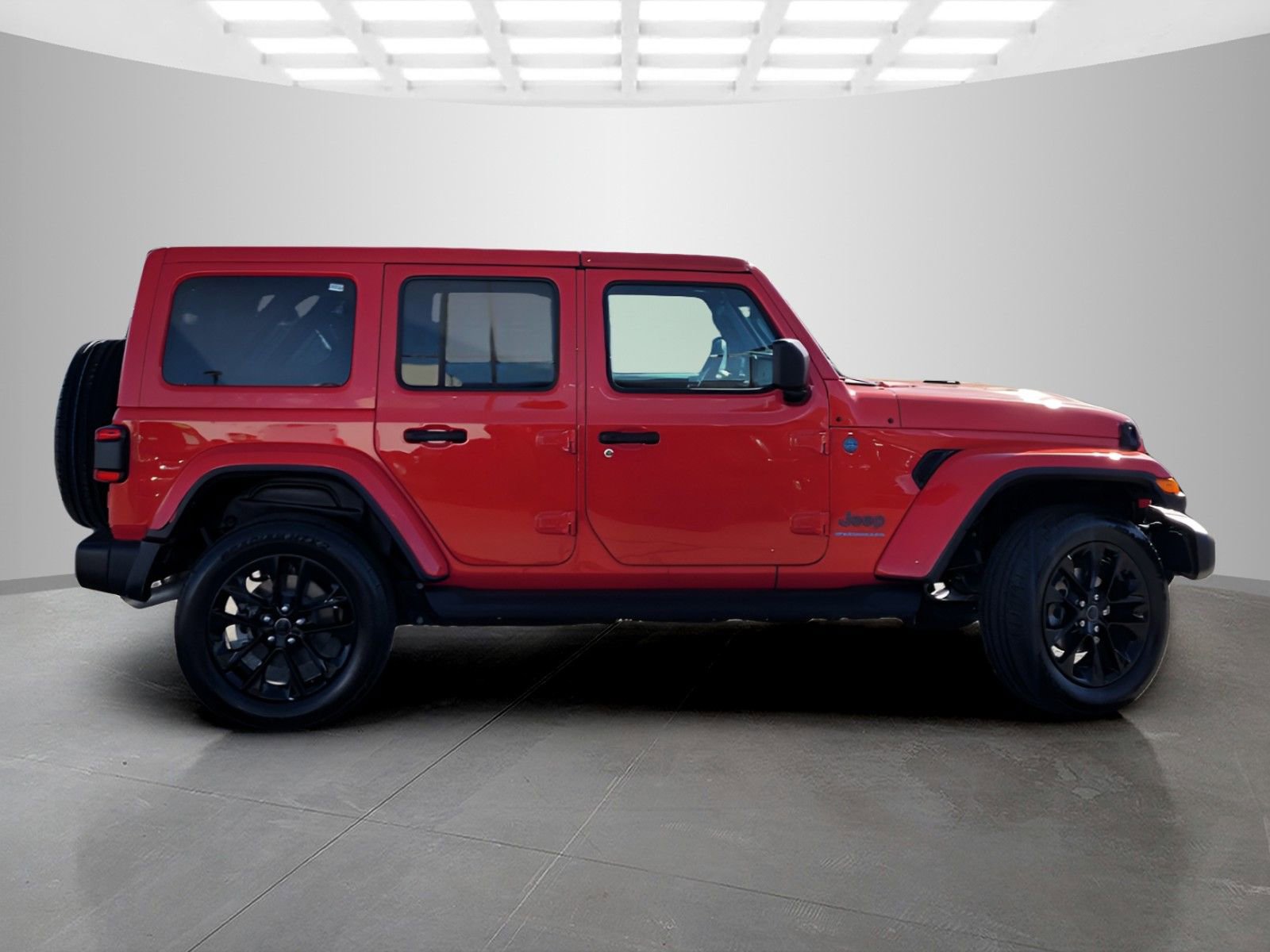 Used 2025 Jeep Wrangler Sahara 4xe image 3