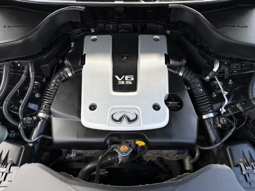 Used 2011 INFINITI FX35 AWD w/ Premium Pkg image 17
