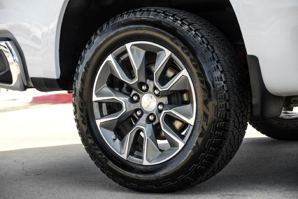 Used 2021 Chevrolet Silverado 1500 LT AWD/4WD image 59