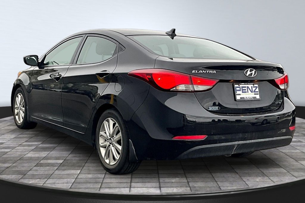 Used 2015 Hyundai Elantra SE w/ Option Group 02 FWD image 4