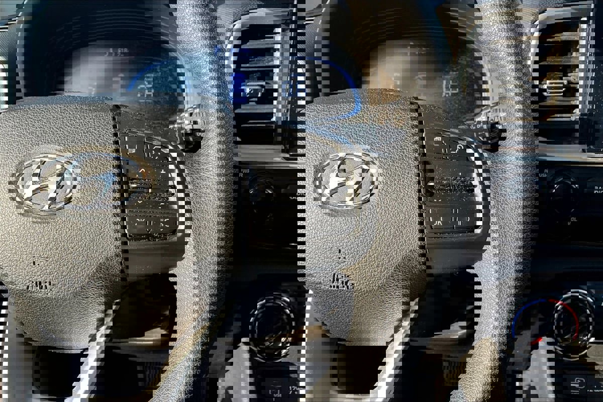 Used 2024 Hyundai Venue SE image 19