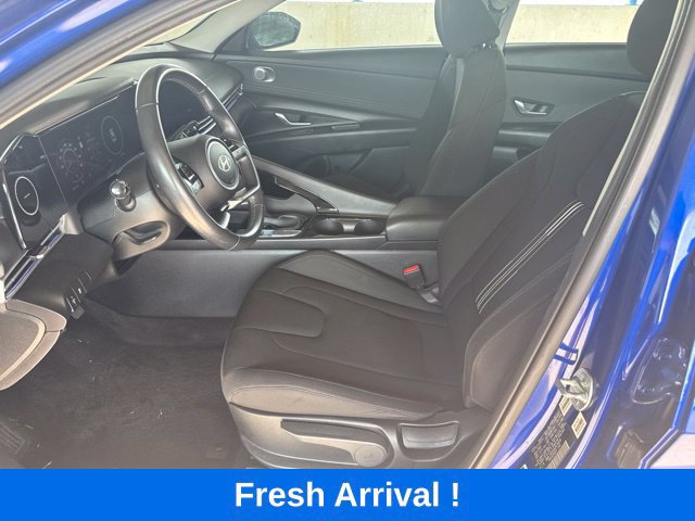 Used 2025 Hyundai Elantra SEL FWD image 2