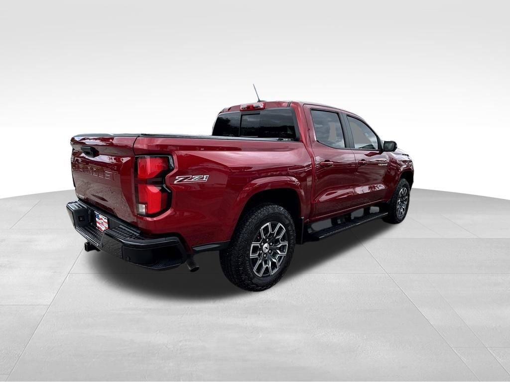 Used 2025 Chevrolet Colorado Z71 w/ Technology Package AWD/4WD image 4