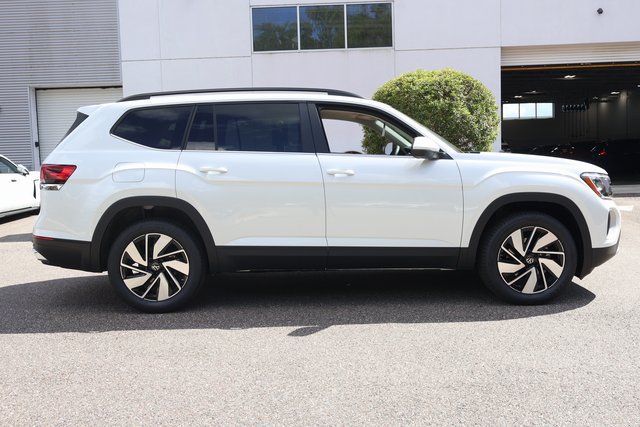 Certified 2026 Volkswagen Atlas SE FWD image 8