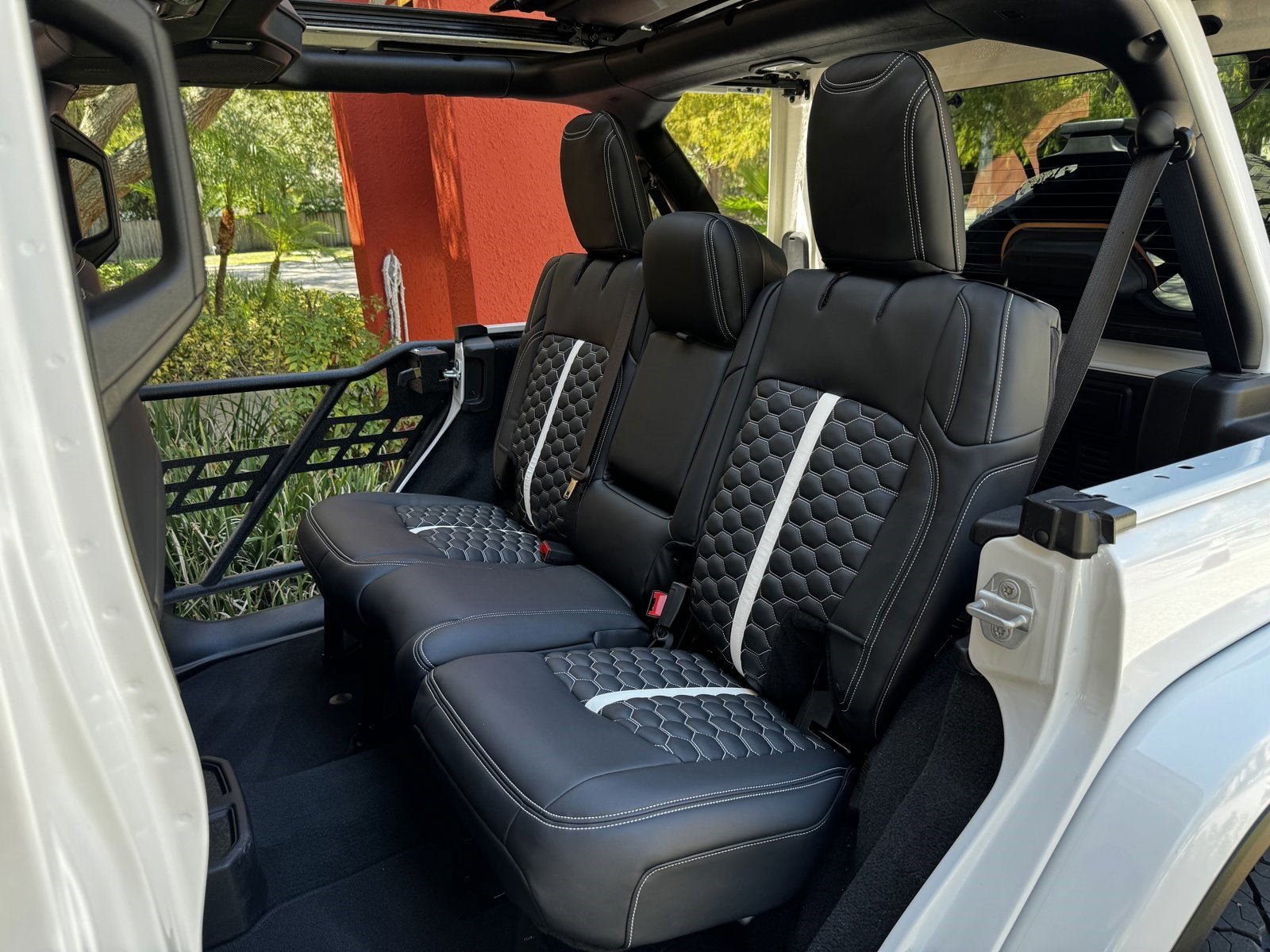 Used 2022 Jeep Wrangler Unlimited Sahara AWD/4WD image 38