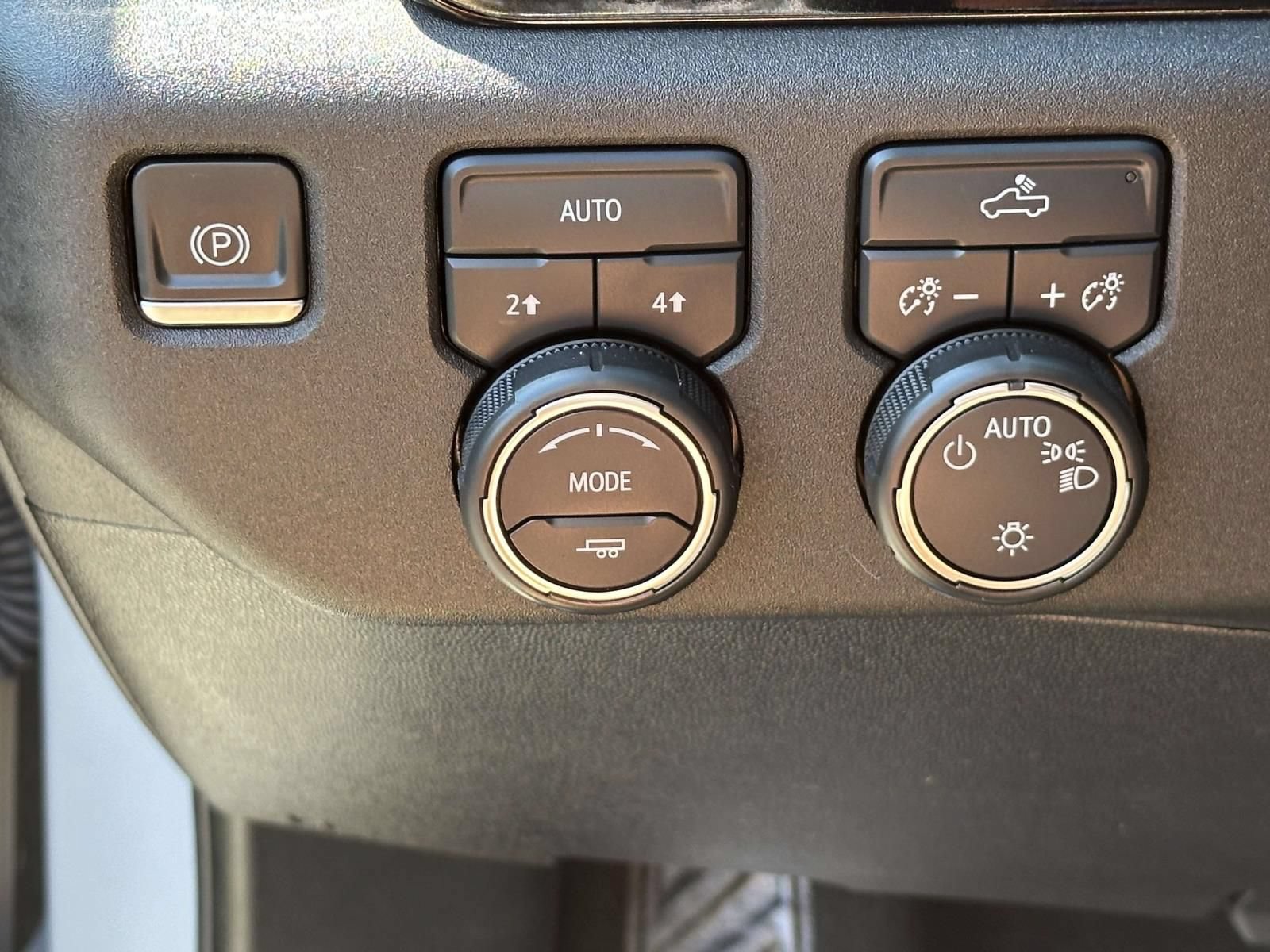 Used 2024 Chevrolet Silverado 1500 LT AWD/4WD image 15
