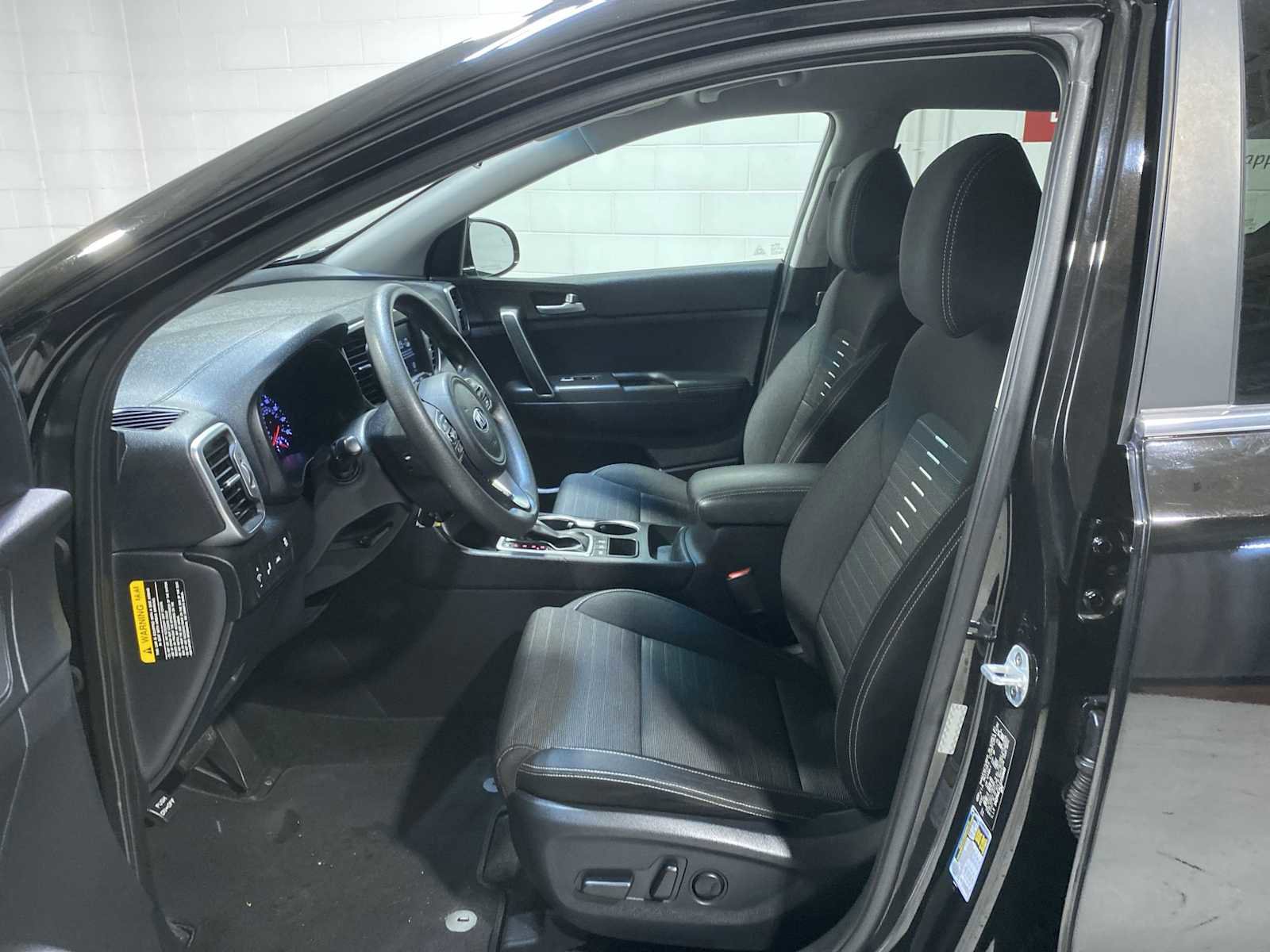 Used 2018 Kia Sportage LX w/ LX Technology Package image 2