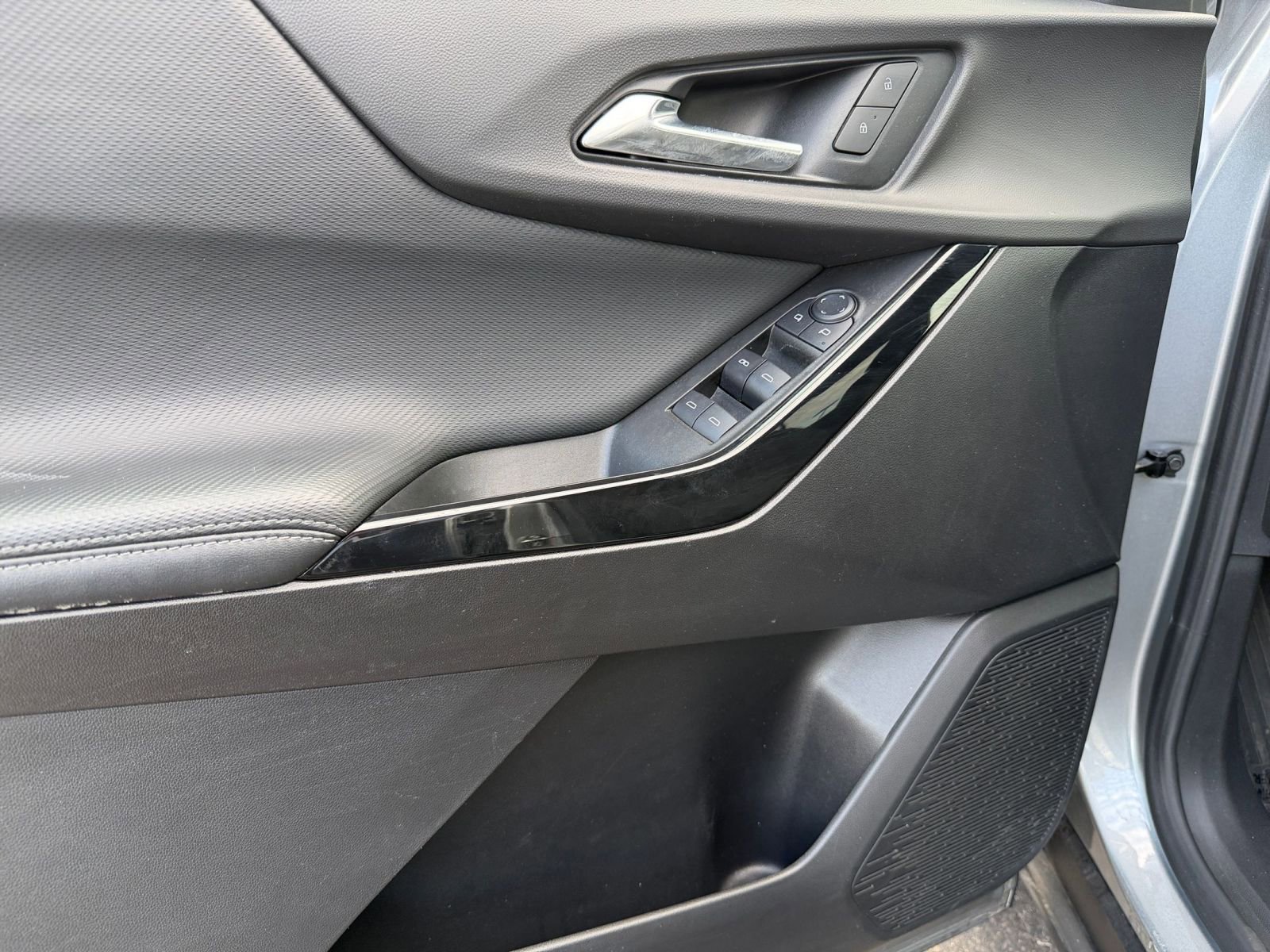 Used 2025 Chevrolet Equinox LT FWD image 18