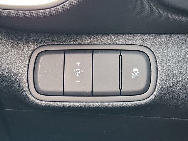 Certified 2025 Hyundai Venue SEL FWD image 15