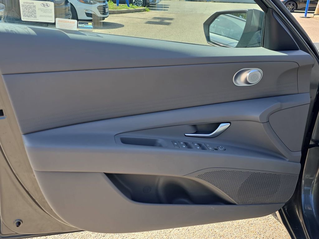 Certified 2024 Hyundai Elantra SE image 25
