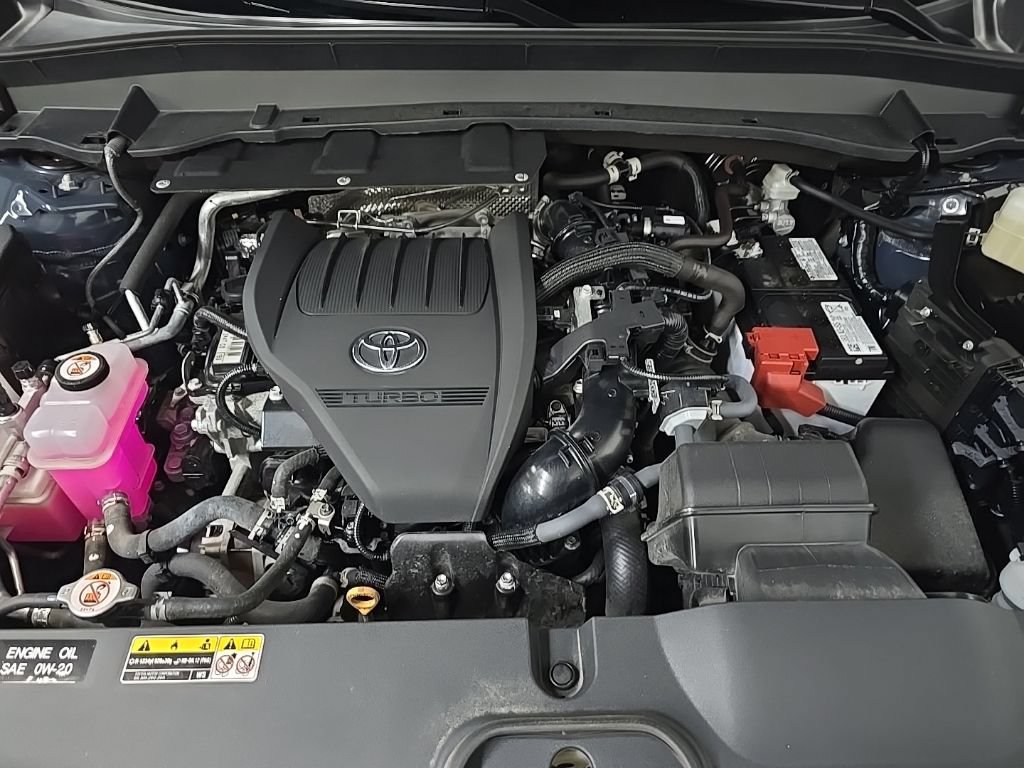 Used 2025 Toyota Grand Highlander AWD image 14