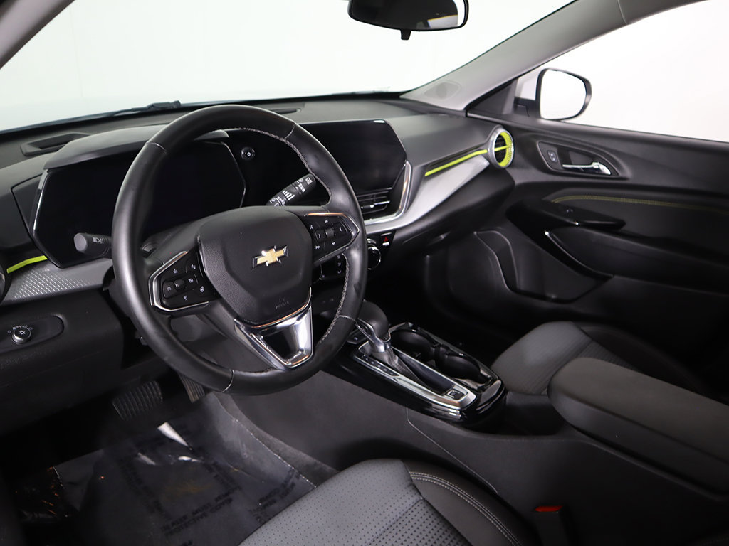 Used 2024 Chevrolet Trax LT w/ LT Convenience Package FWD image 25