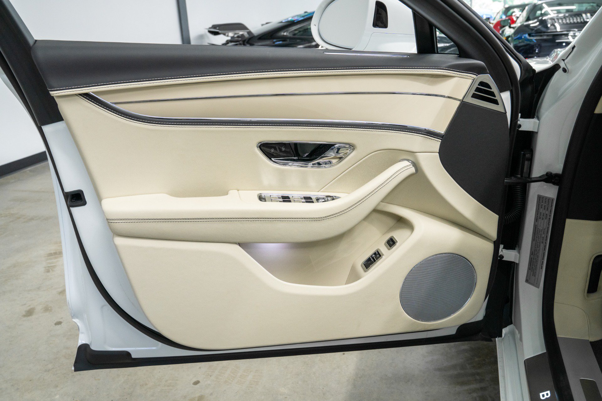 Used 2024 Bentley Flying Spur V8 AWD/4WD image 46