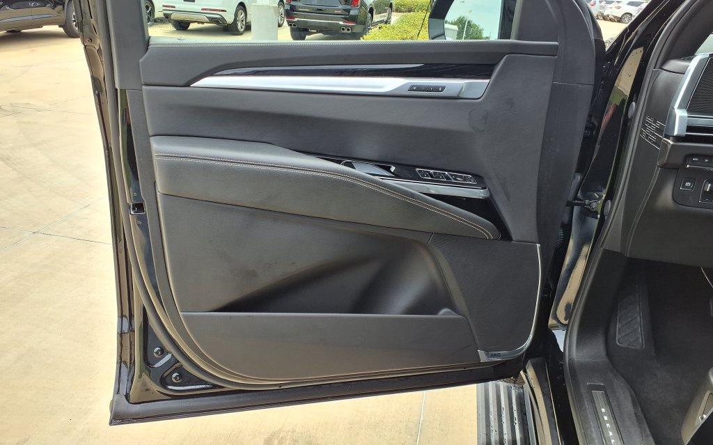 Used 2025 Cadillac Escalade Sport AWD/4WD image 13