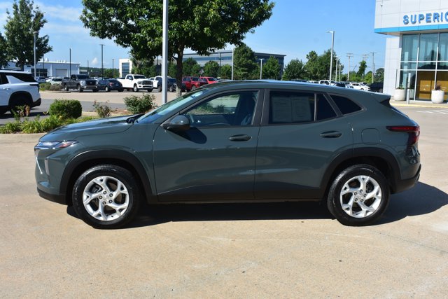 Used 2025 Chevrolet Trax LS w/ LS Convenience Package FWD image 9