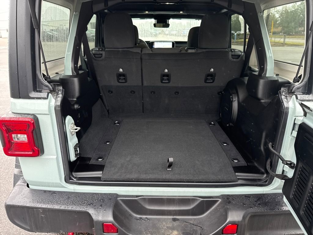 Used 2024 Jeep Wrangler Unlimited Rubicon w/ Technology Group image 24