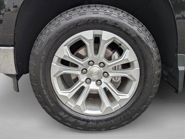 Used 2023 Chevrolet Silverado 1500 LTZ w/ LTZ Premium Package AWD/4WD image 5