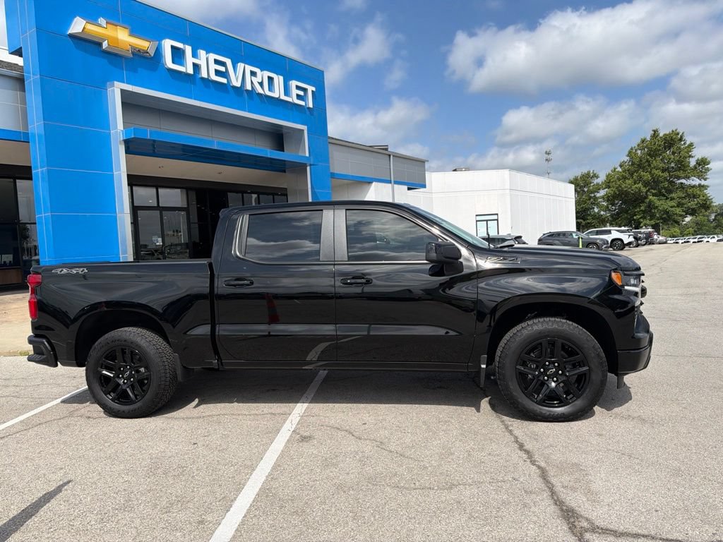 Used 2025 Chevrolet Silverado 1500 RST AWD/4WD image 2