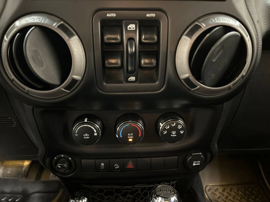 Used 2015 Jeep Wrangler Unlimited Sport w/ Quick Order Package 24S AWD/4WD image 23