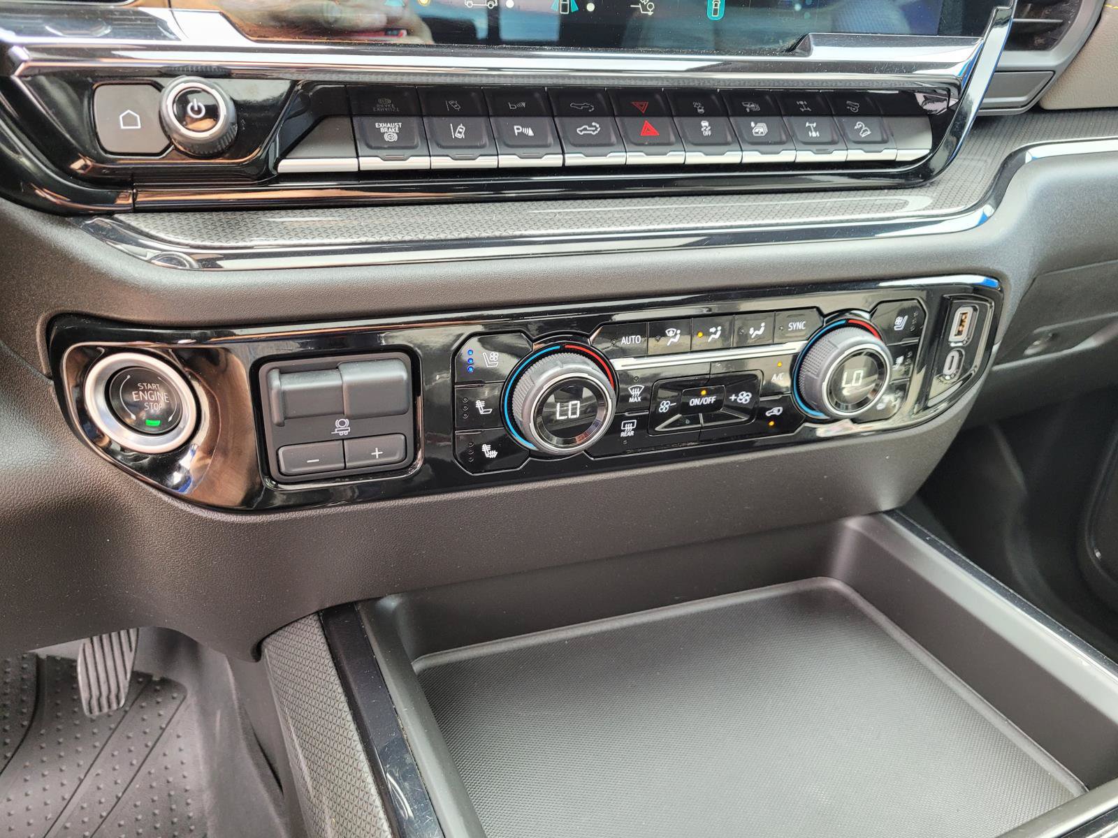 Used 2025 Chevrolet Silverado 2500 ZR2 w/ Technology Package AWD/4WD image 29