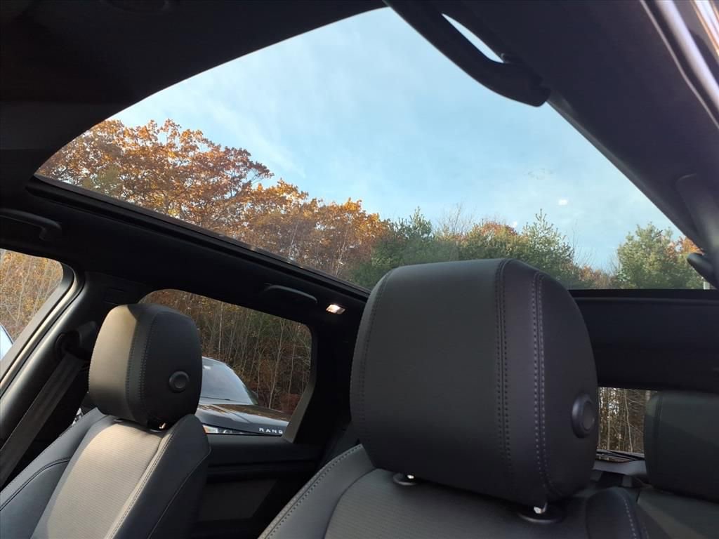 New 2025 Land Rover Discovery Sport Dynamic SE image 14