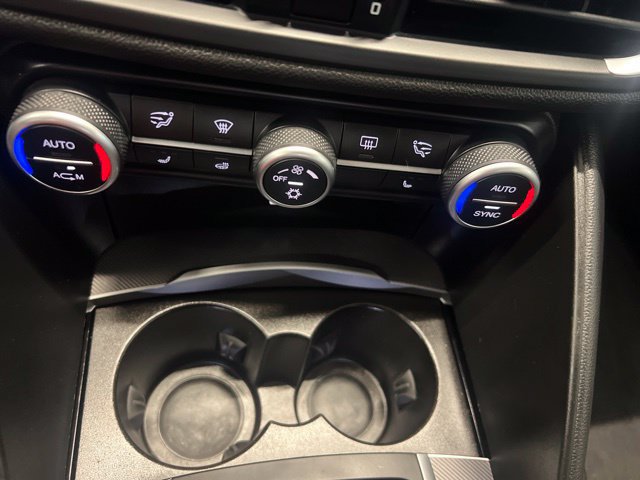 Used 2017 Alfa Romeo Giulia AWD w/ Sport Appearance Package image 31