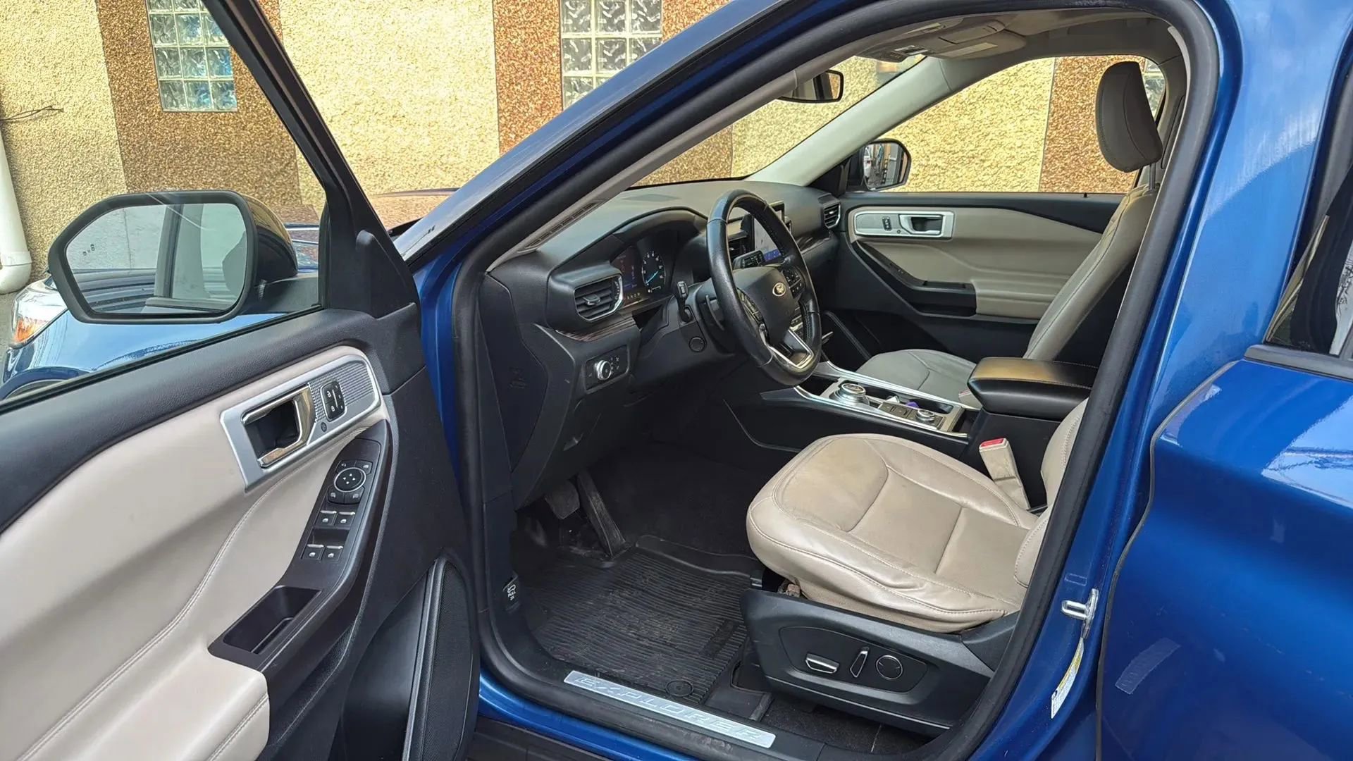 Used 2020 Ford Explorer Limited image 24