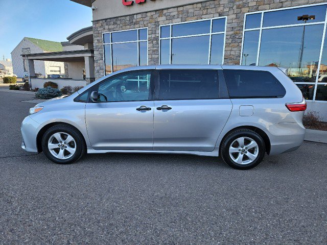 Used 2020 Toyota Sienna L image 2