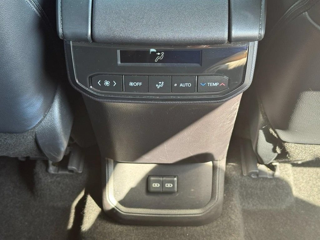 Used 2026 Toyota Highlander XLE AWD/4WD image 17