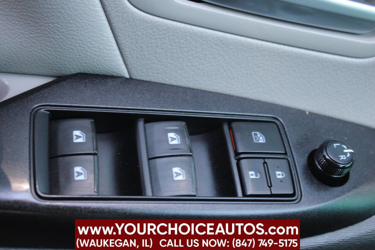 Used 2017 Toyota Sienna LE image 29