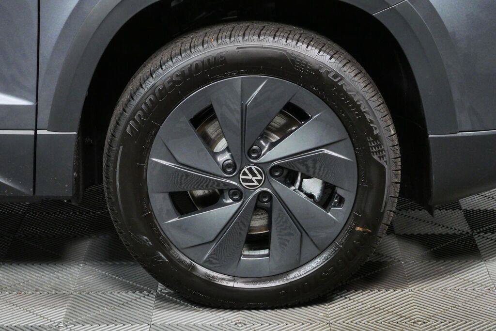 New 2027 Volkswagen Taos S FWD image 17